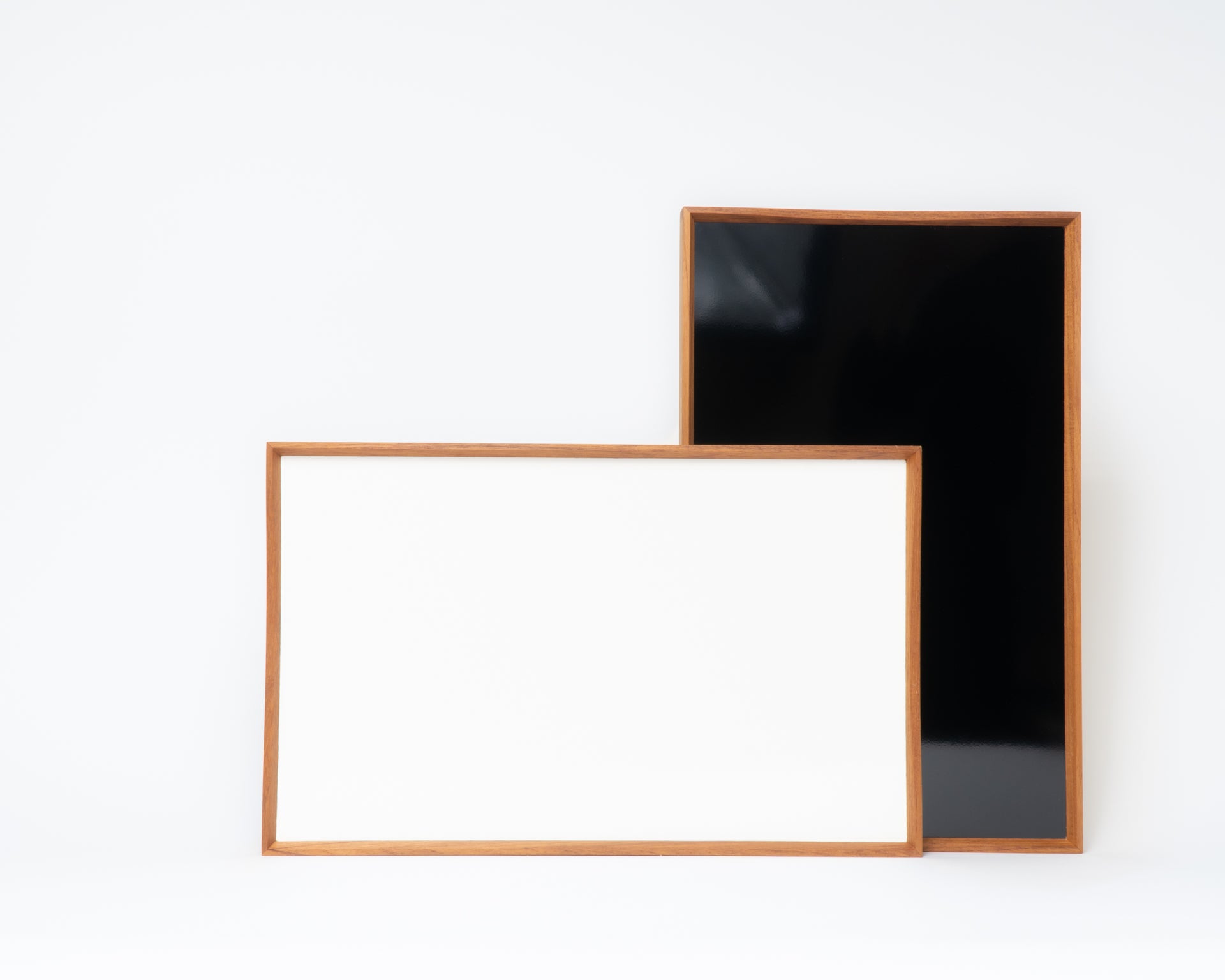 'Turning Tray' 3 by Finn Juhl - Black/White